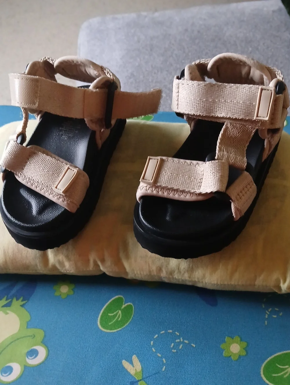 GAP kids sandals